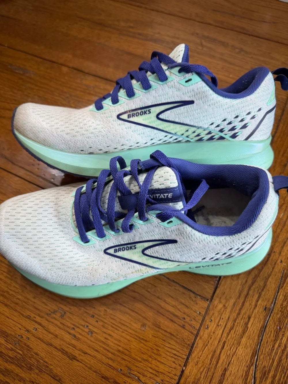 Brooks Levitate Running Shoes in Mint Green & Navy - Picture 1 of 7